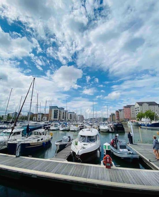Cosy Apartment At The Marina Portishead Exterior photo