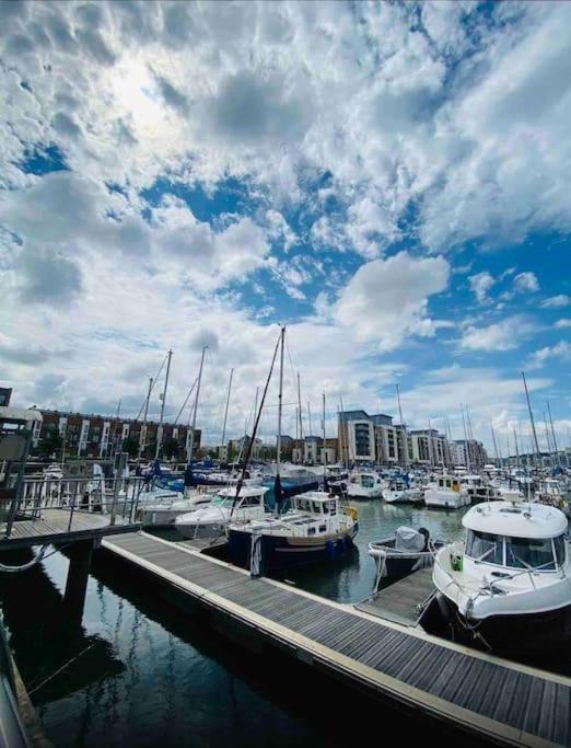 Cosy Apartment At The Marina Portishead Exterior photo