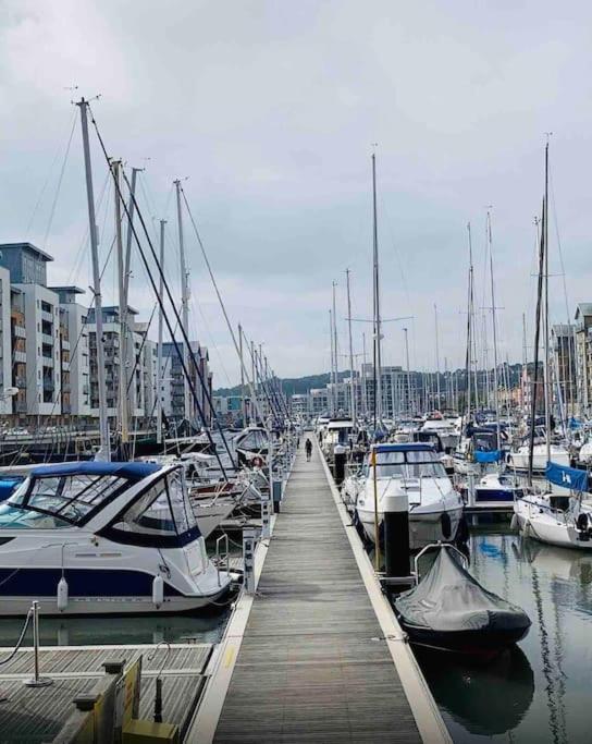 Cosy Apartment At The Marina Portishead Exterior photo